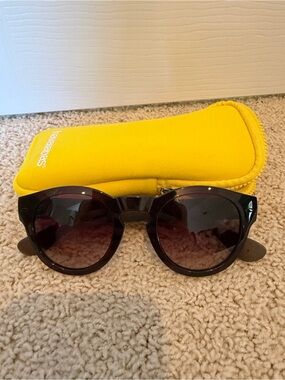 Havaianas Trancoso/M Round Dark Brown Rubberized Sunglasses with Yellow Case